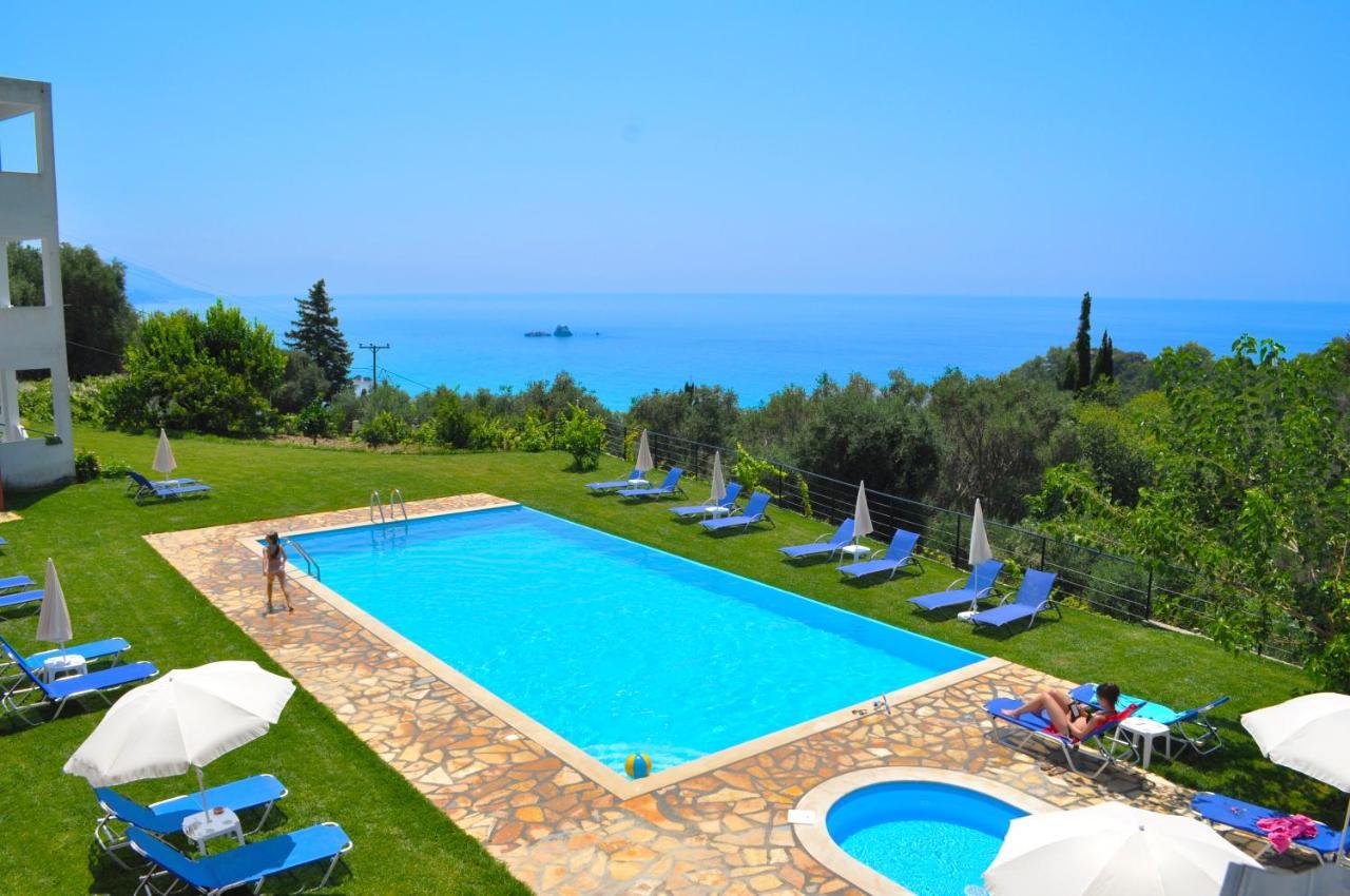 Large Apartment By The Pool - Pelekas Beach, Corfu Екстериор снимка